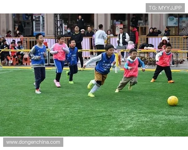 银发绿茵场六十岁足球联赛激战正酣