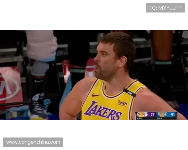 篮球比赛中“高位策应球员站位差异”是否决定传球角度开放程度